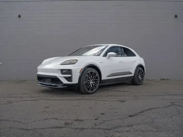 2024 Porsche Macan - Image 8 of 31