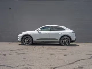 2024 Porsche Macan - Image 9 of 31