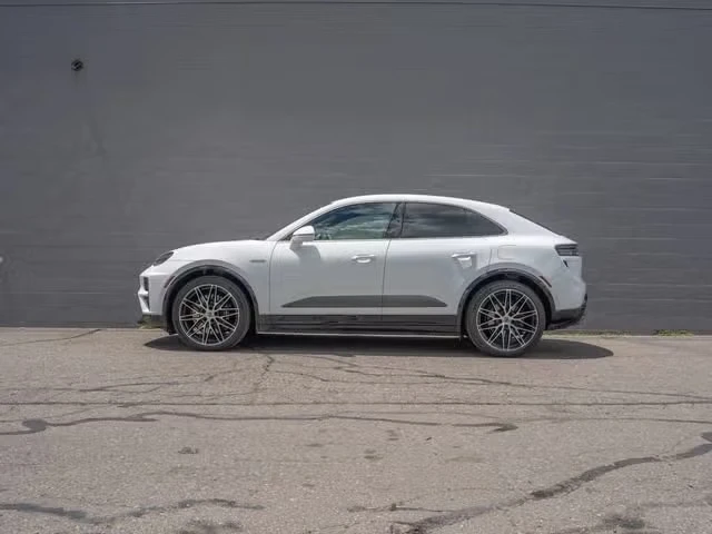 2024 Porsche Macan - Image 11 of 31