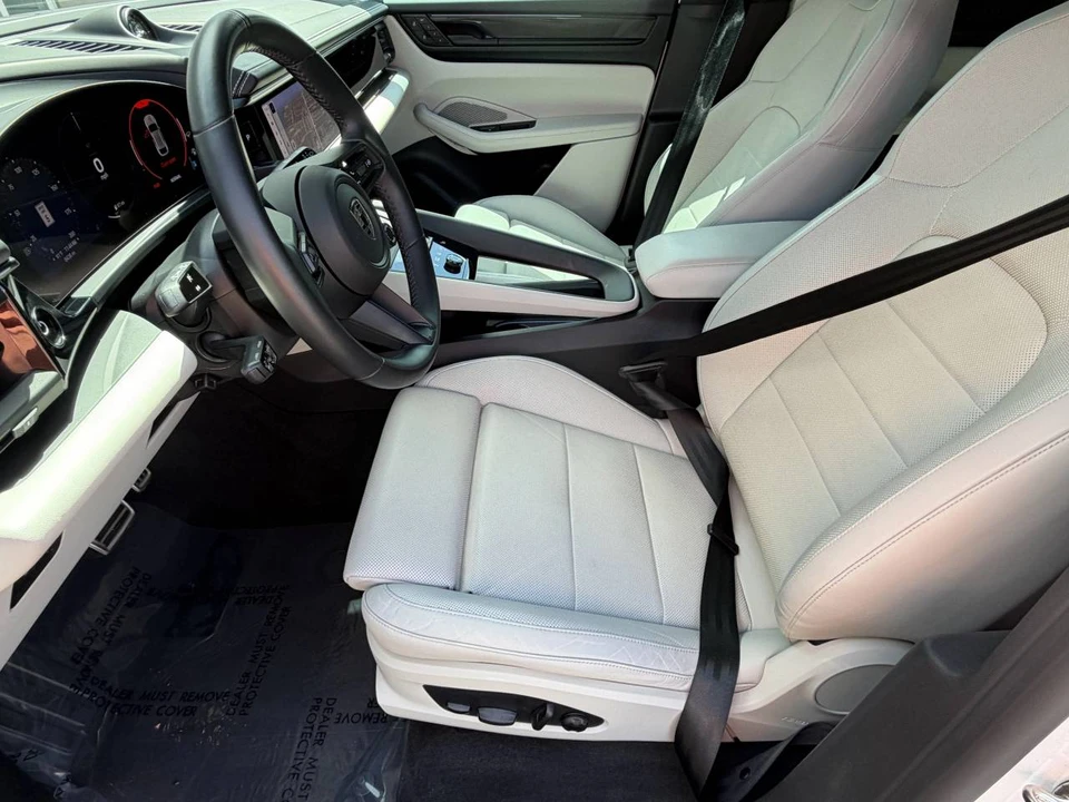 2024 Porsche Macan Electric - Image 4 of 5