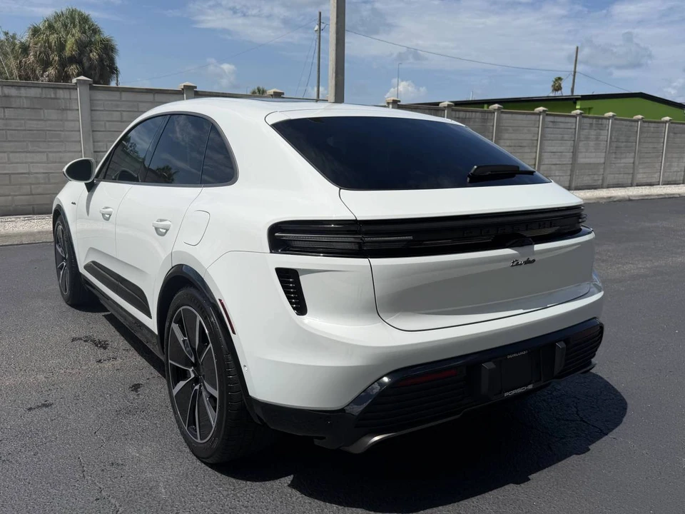 2024 Porsche Macan Electric - Image 3 of 5