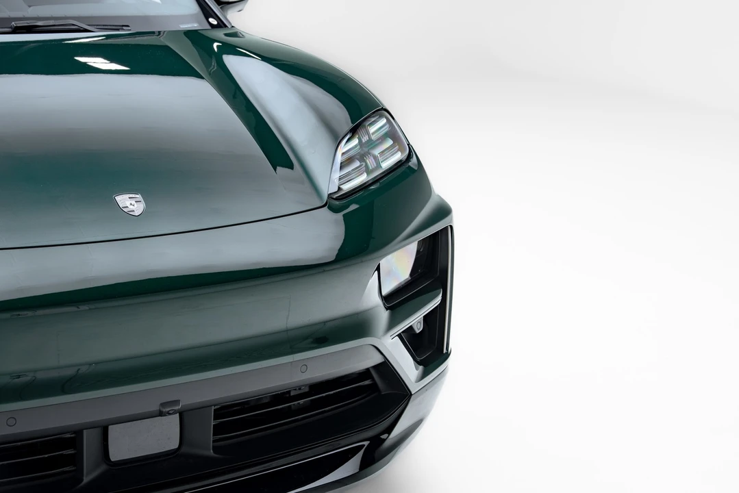 2024 Porsche Macan Electric - Image 10 of 31