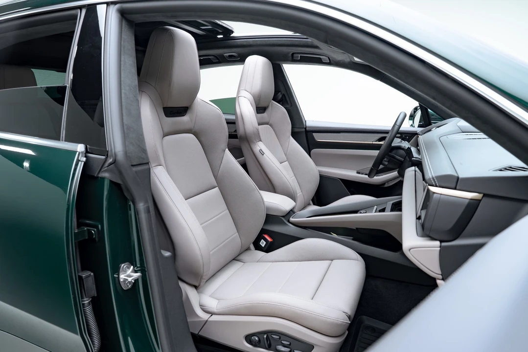 2024 Porsche Macan Electric - Image 18 of 31