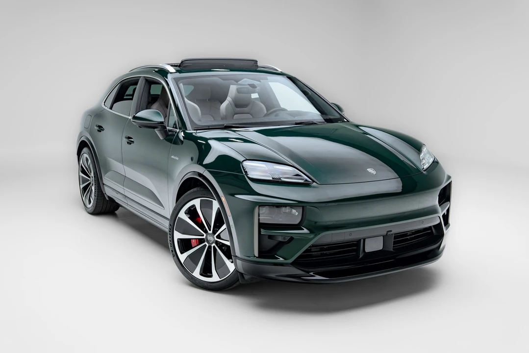 2024 Porsche Macan Electric - Image 23 of 31