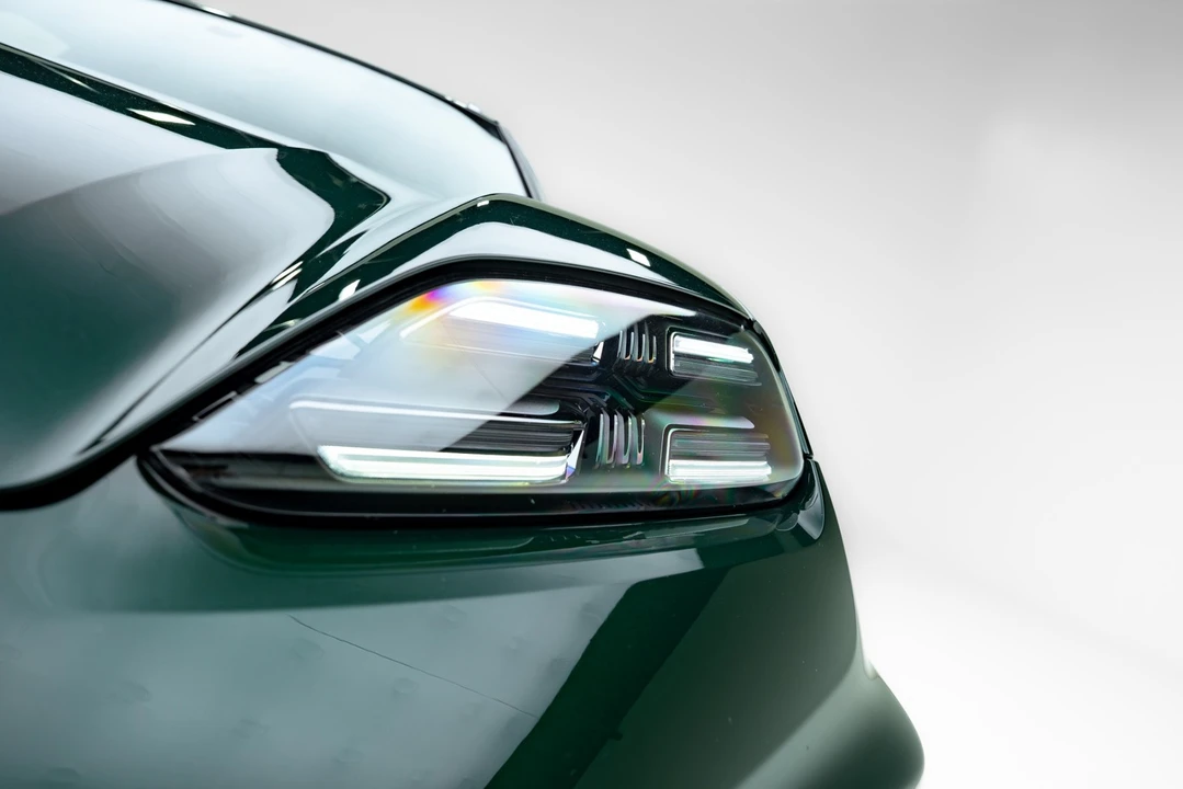 2024 Porsche Macan Electric - Image 12 of 31