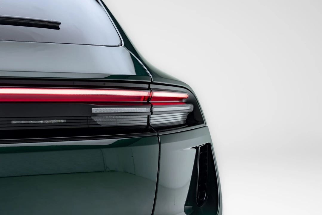 2024 Porsche Macan Electric - Image 31 of 31