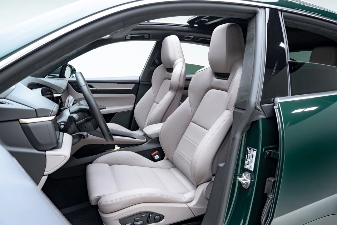2024 Porsche Macan Electric - Image 17 of 31