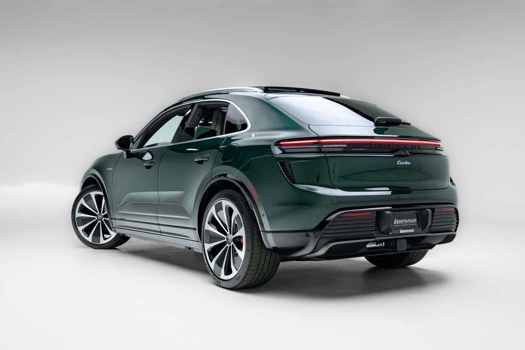 2024 Porsche Macan Electric - Image 4 of 31