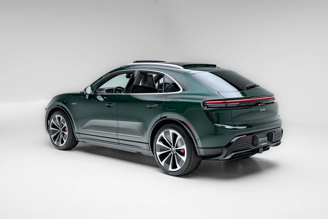 2024 Porsche Macan Electric - Image 28 of 31