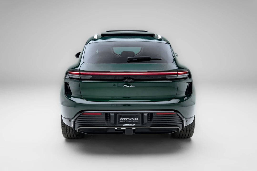 2024 Porsche Macan Electric - Image 27 of 31