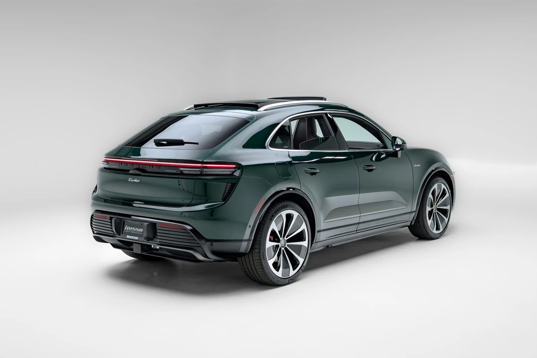 2024 Porsche Macan Electric - Image 25 of 31