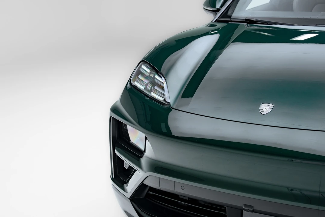 2024 Porsche Macan Electric - Image 11 of 31