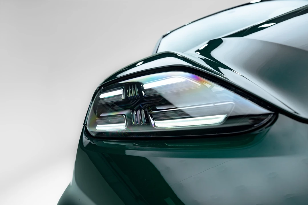 2024 Porsche Macan Electric - Image 13 of 31