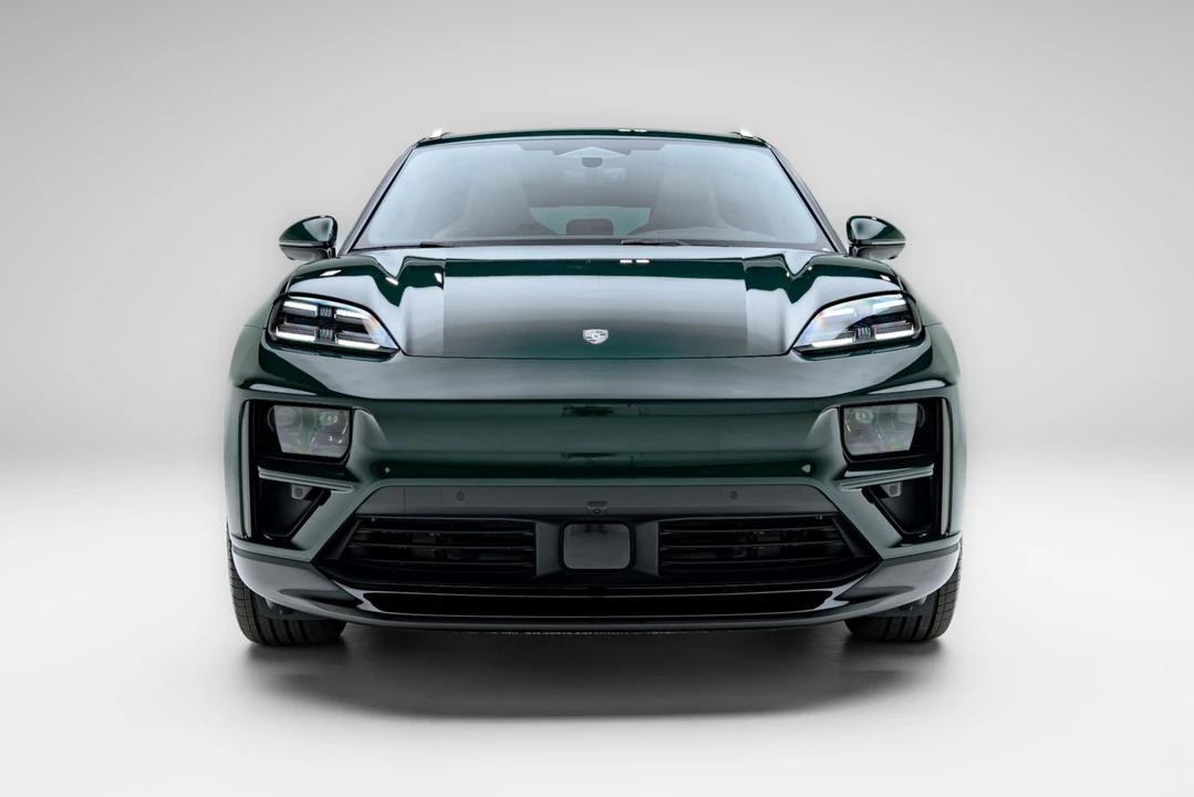 2024 Porsche Macan Electric - Image 3 of 31