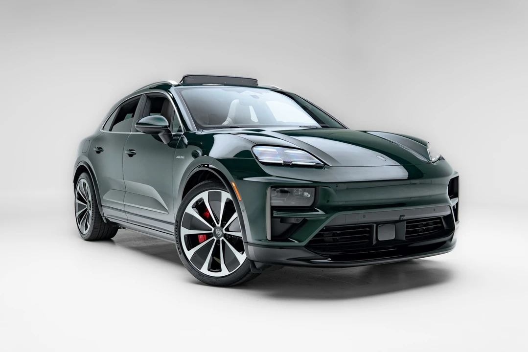 2024 Porsche Macan Electric - Image 24 of 31