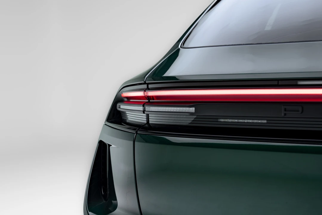 2024 Porsche Macan Electric - Image 30 of 31