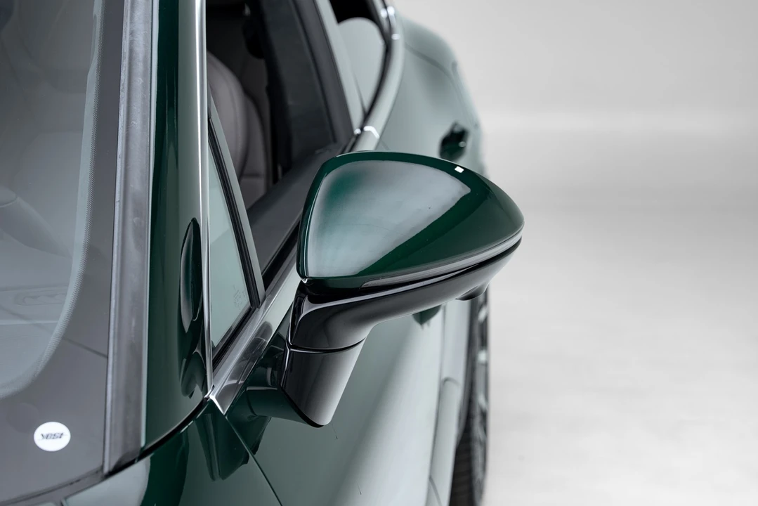 2024 Porsche Macan Electric - Image 15 of 31