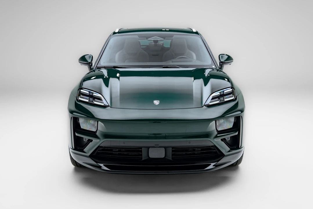 2024 Porsche Macan Electric - Image 7 of 31