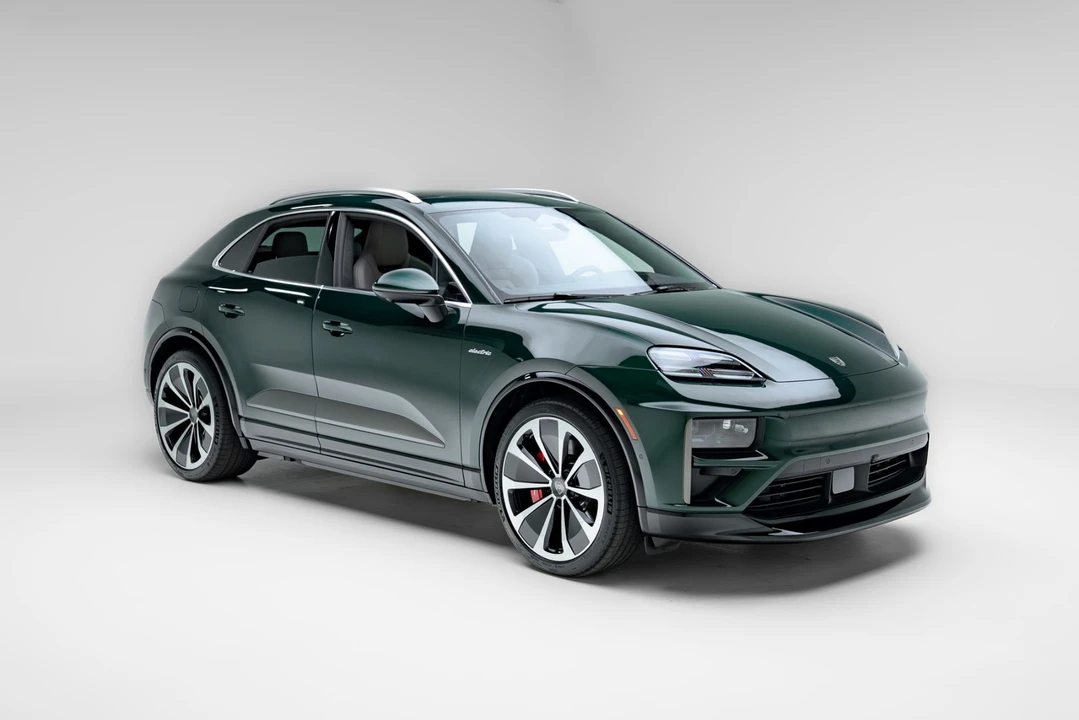 2024 Porsche Macan Electric - Image 8 of 31