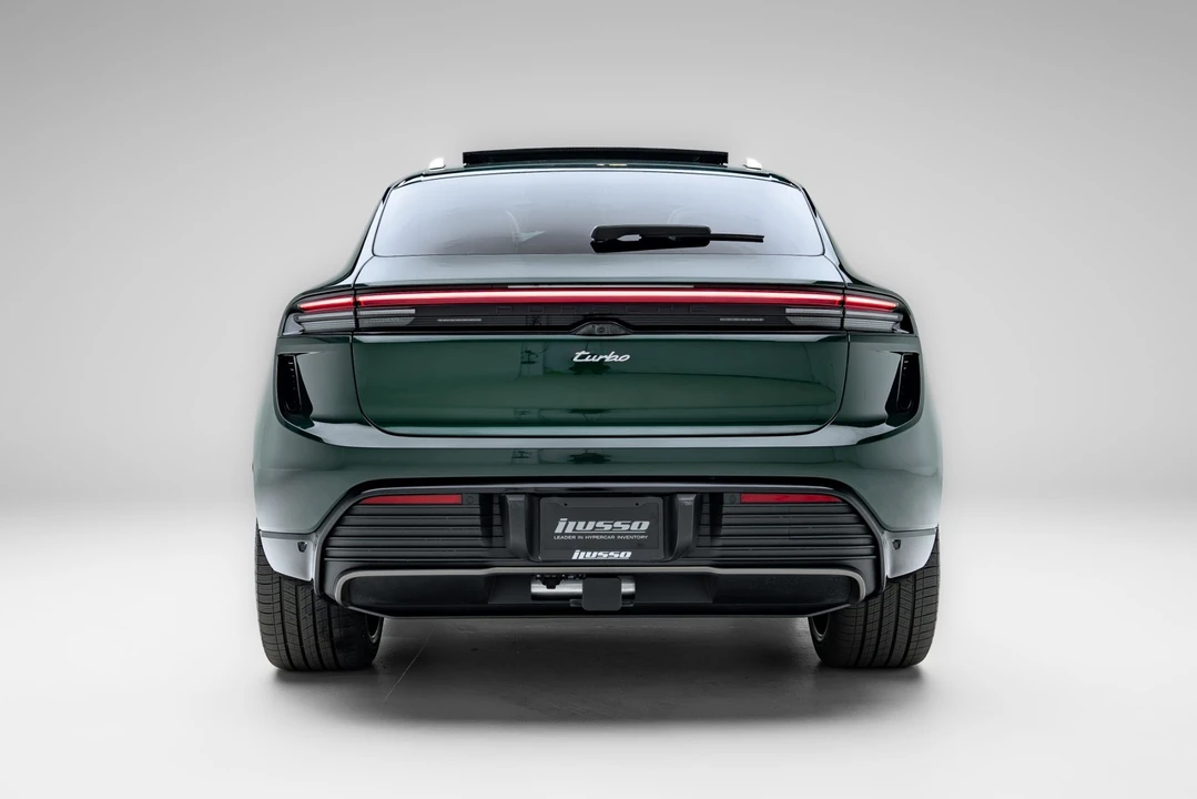 2024 Porsche Macan Electric - Image 5 of 31