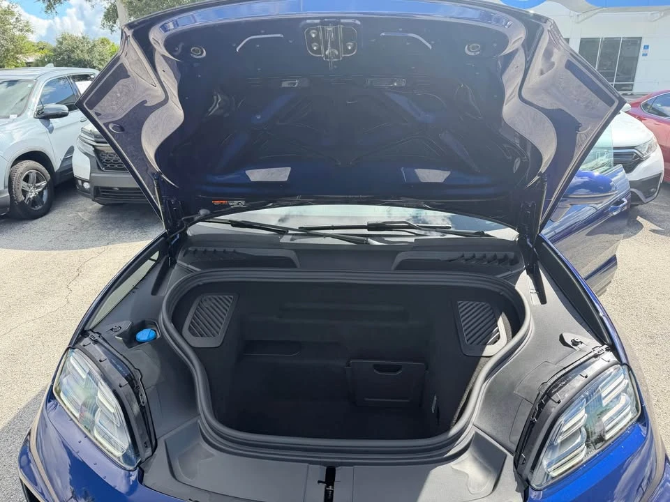 2024 Porsche Macan Turbo - Image 10 of 19