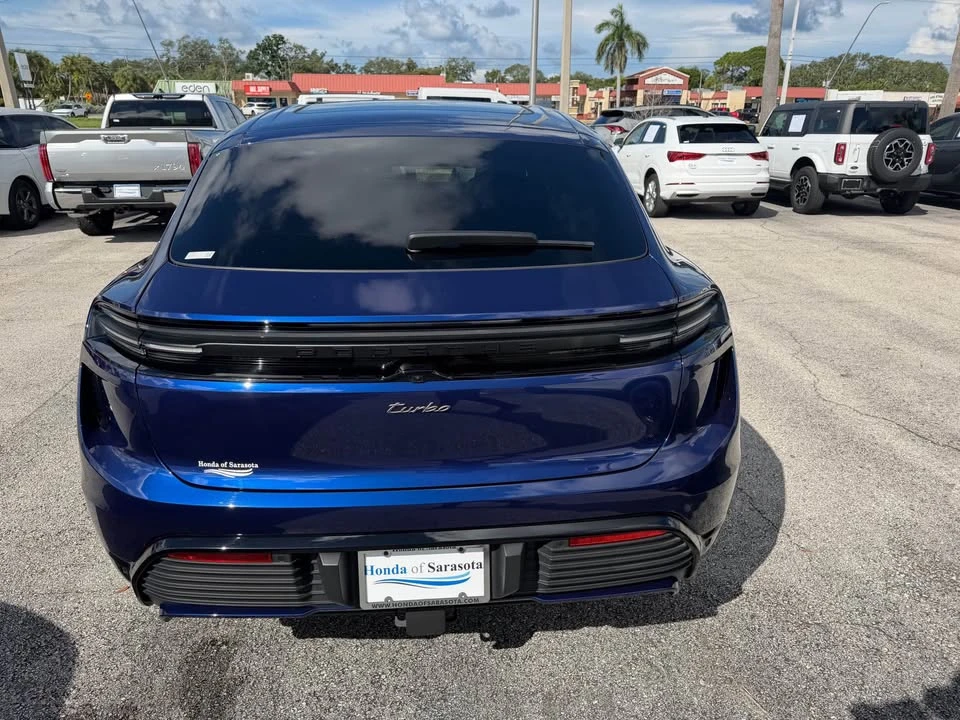 2024 Porsche Macan Turbo - Image 5 of 19