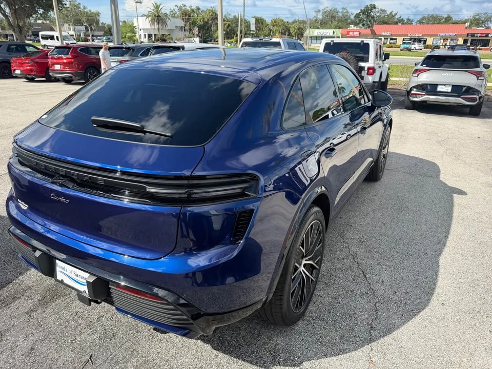2024 Porsche Macan Turbo - Image 4 of 19