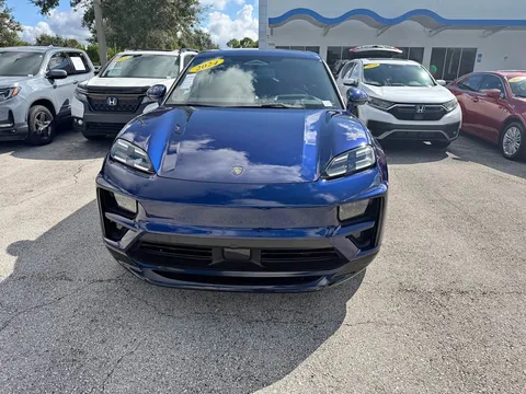 2024 Porsche Macan Turbo Sport Utility 4D