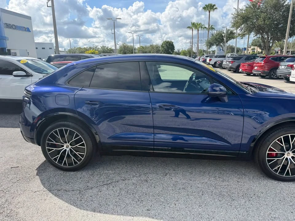 2024 Porsche Macan Turbo - Image 3 of 19