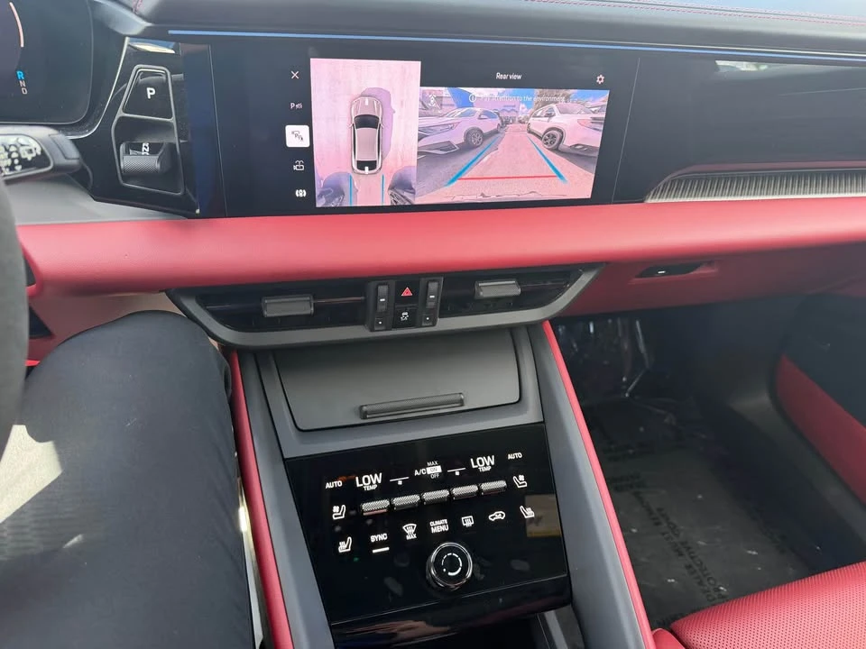 2024 Porsche Macan Turbo - Image 18 of 19