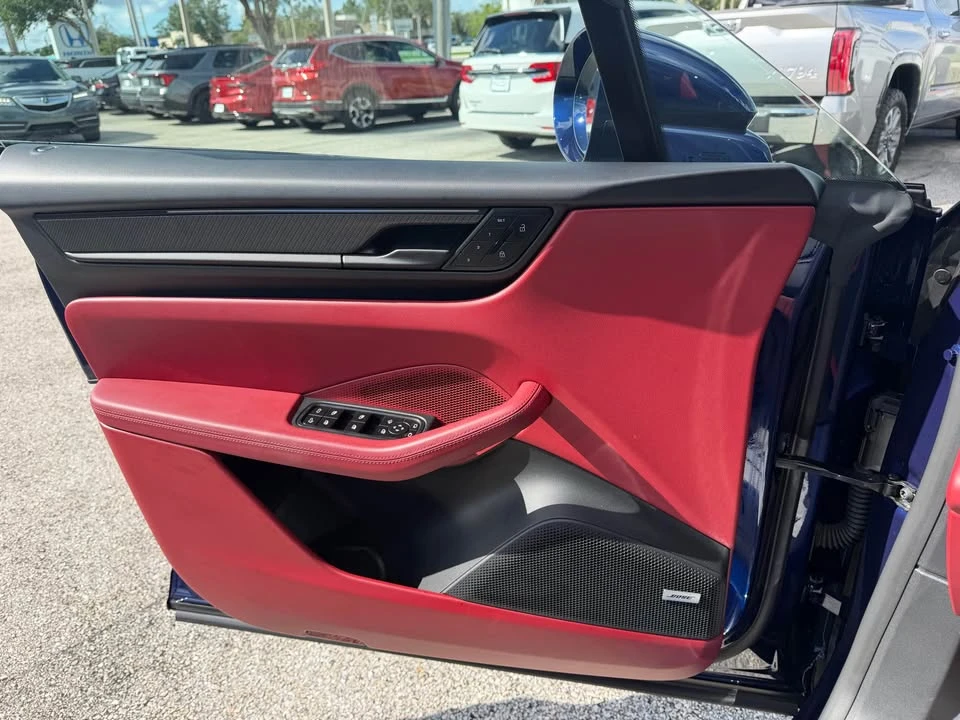 2024 Porsche Macan Turbo - Image 12 of 19
