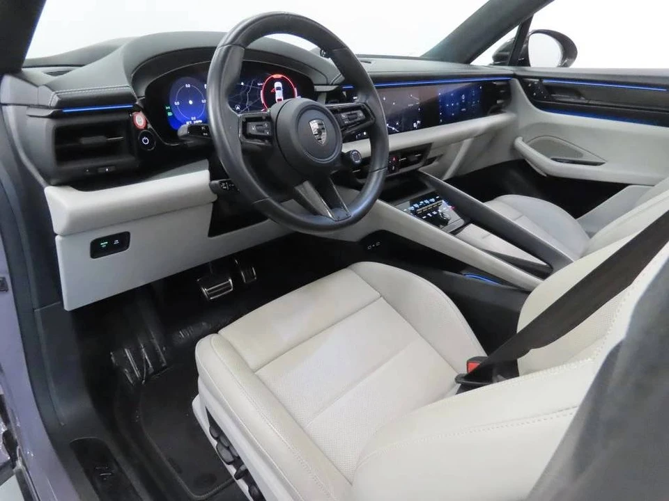 2024 Porsche Macan Turbo - Image 4 of 4