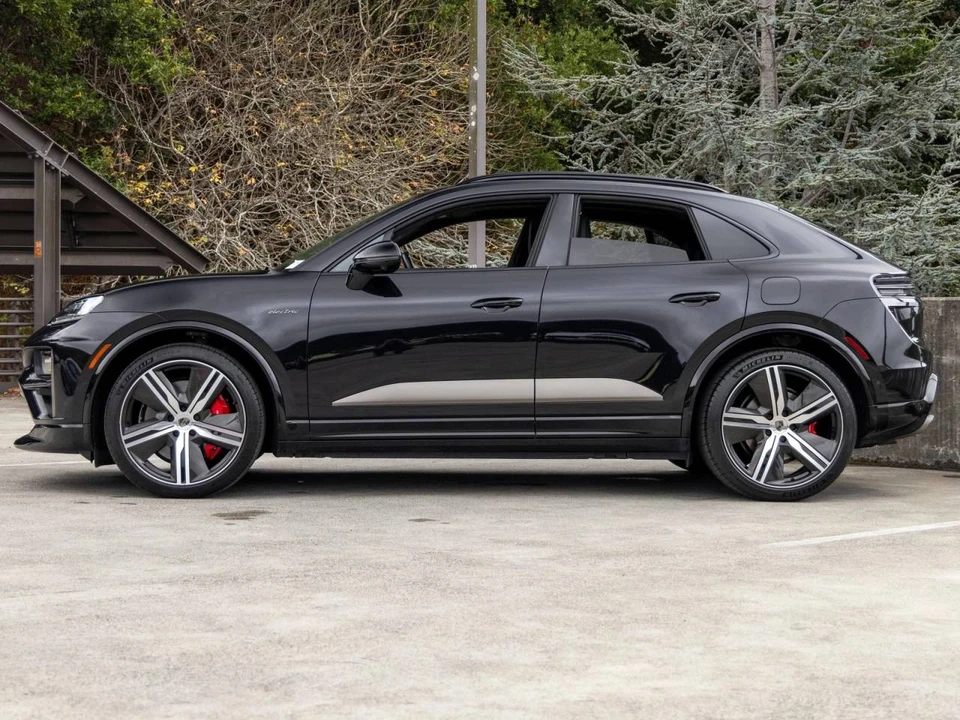 2024 Porsche Macan Turbo - Image 2 of 4