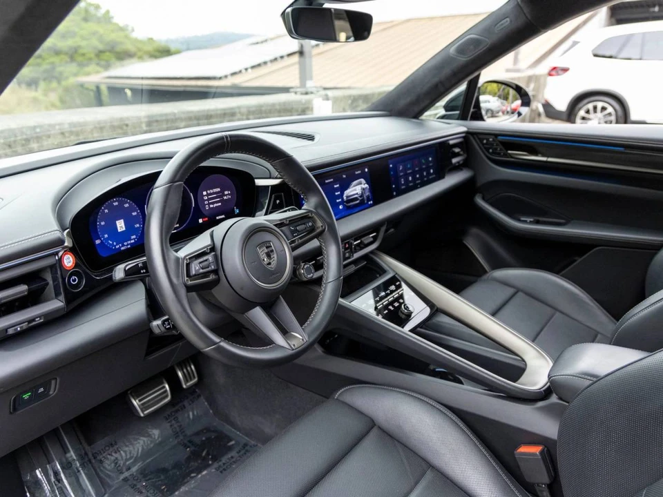 2024 Porsche Macan Turbo - Image 4 of 4