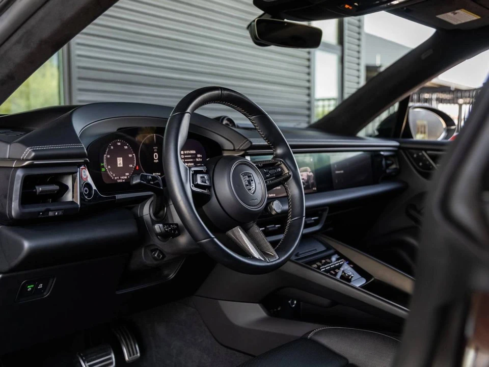 2024 Porsche Macan Turbo - Image 4 of 4