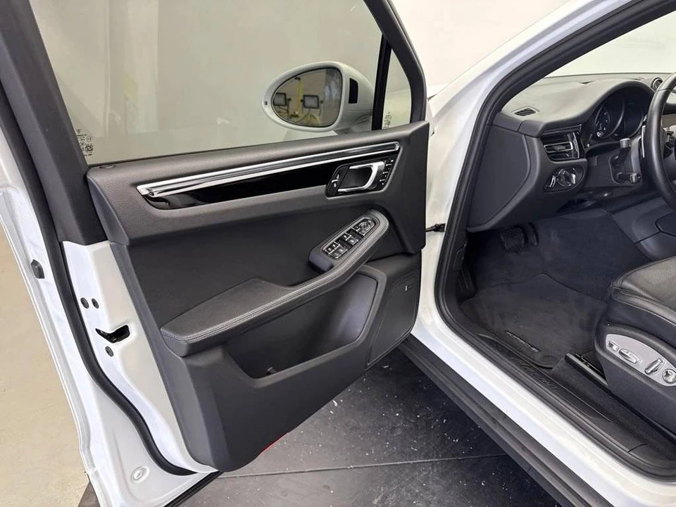2024 Porsche Macan - Image 4 of 4