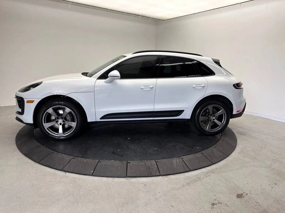 2024 Porsche Macan - Image 2 of 4