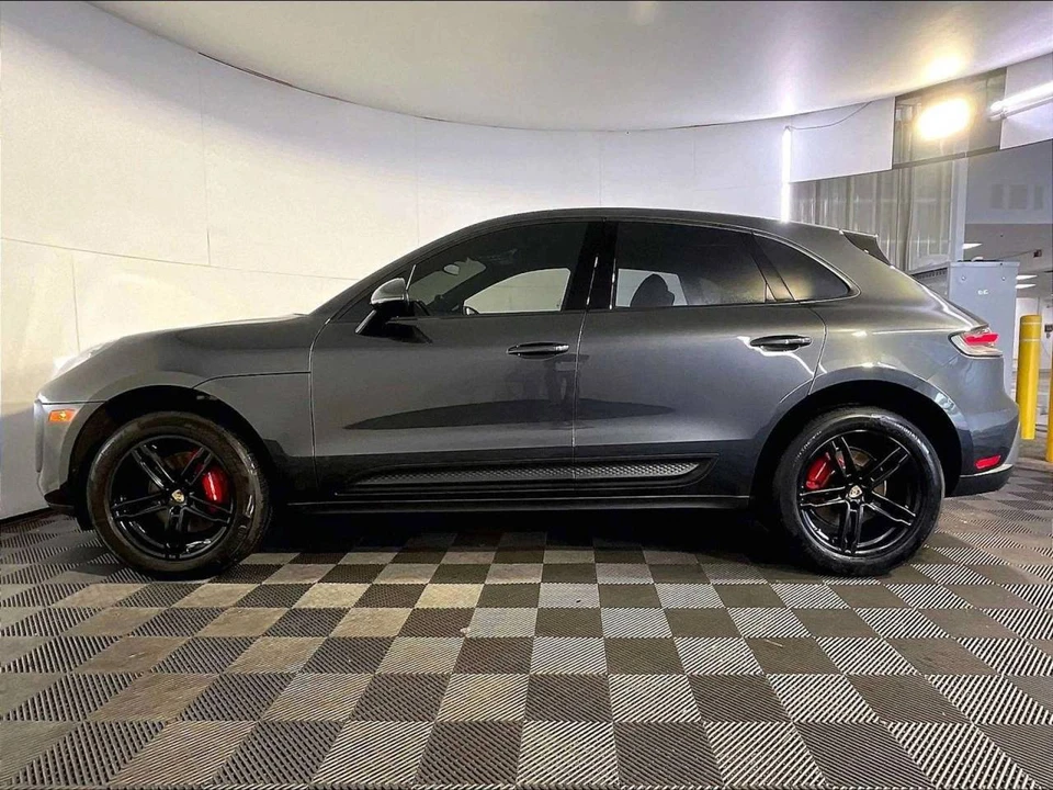 2024 Porsche Macan - Image 2 of 4