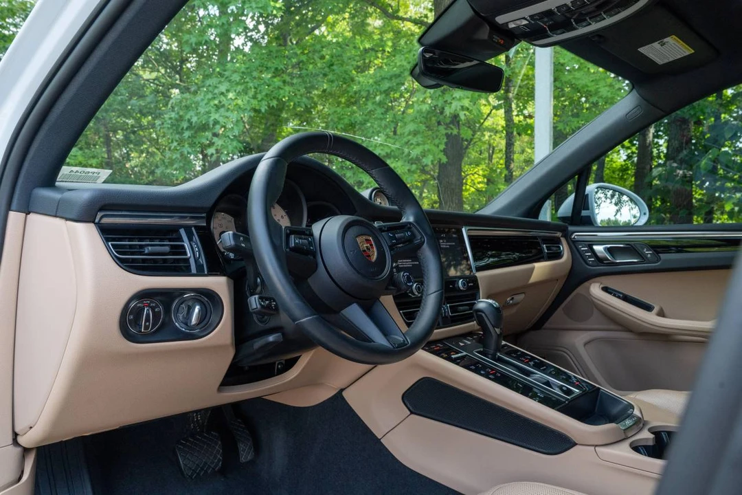 2024 Porsche Macan - Image 4 of 4