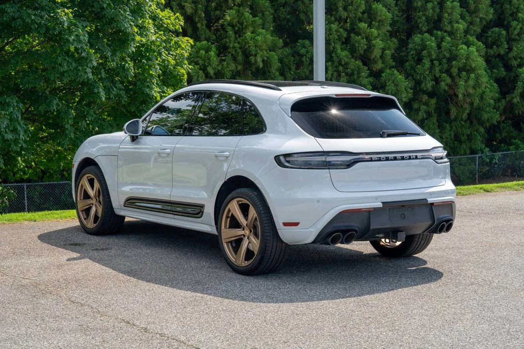 2024 Porsche Macan - Image 3 of 4
