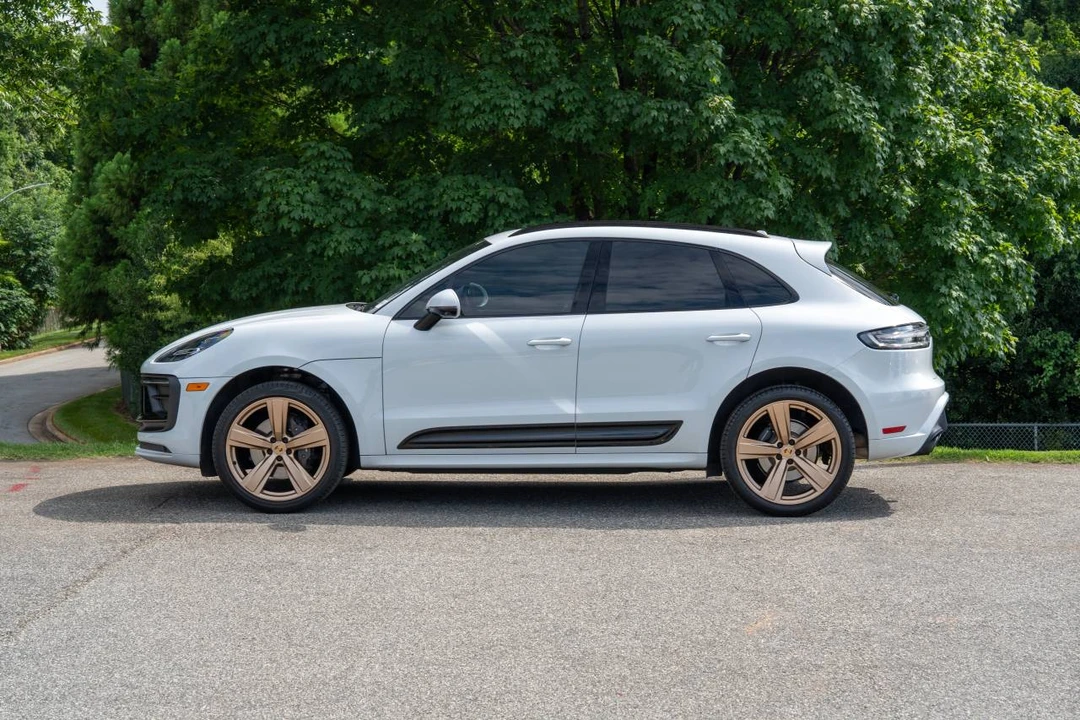 2024 Porsche Macan - Image 2 of 4