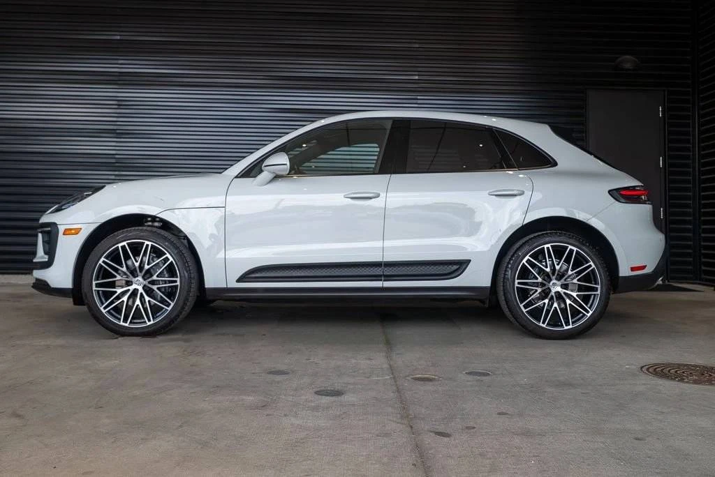 2024 Porsche Macan - Image 2 of 4