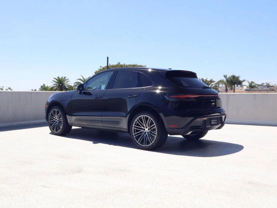 2024 Porsche Macan - Image 3 of 4