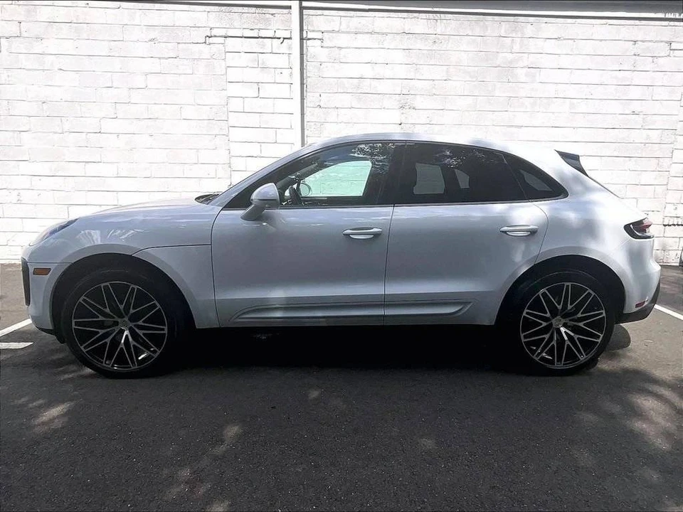 2024 Porsche Macan - Image 2 of 4