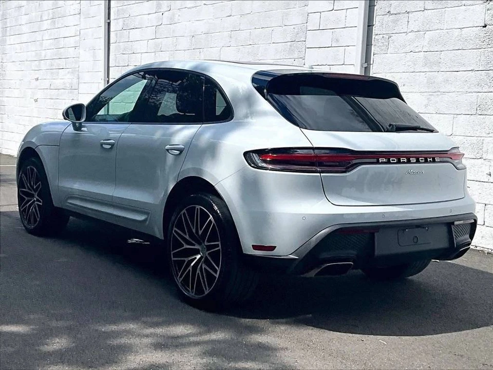 2024 Porsche Macan - Image 3 of 4