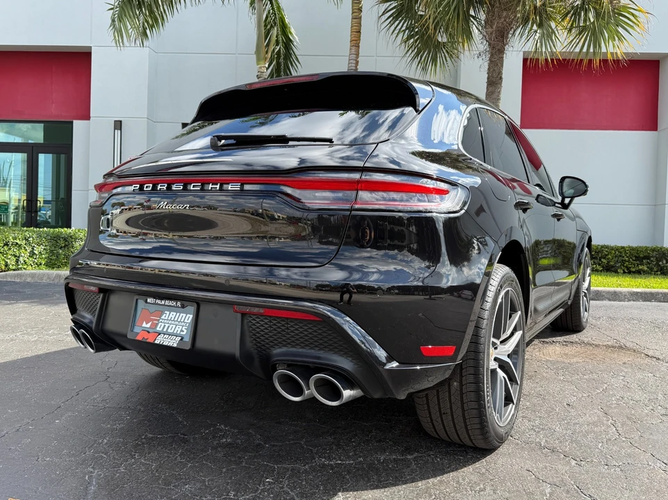 2024 Porsche Macan - Image 18 of 21