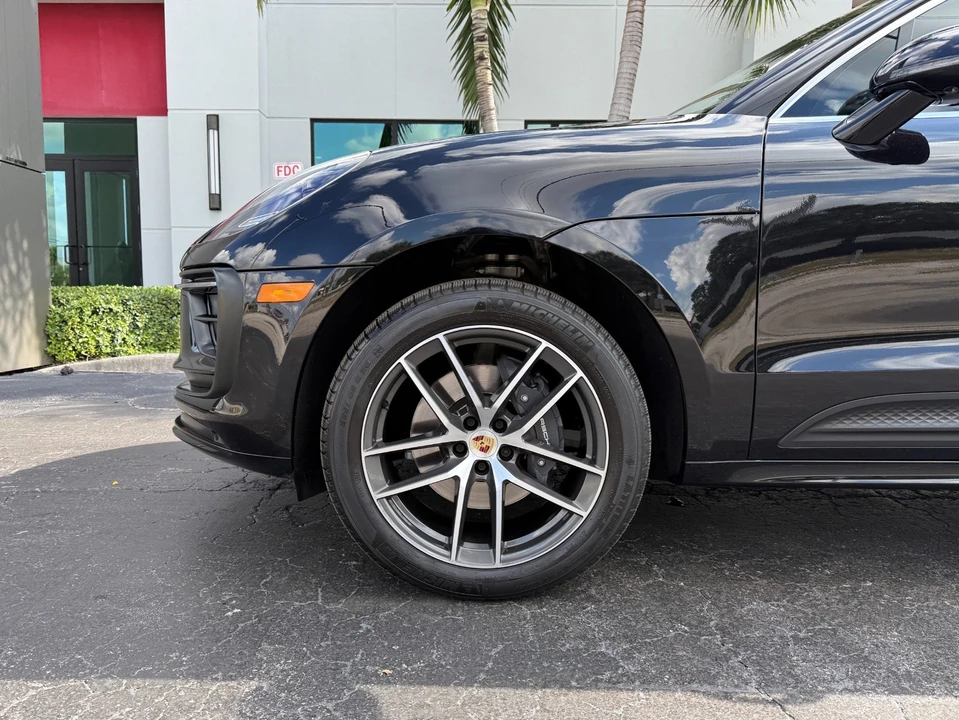 2024 Porsche Macan - Image 12 of 21