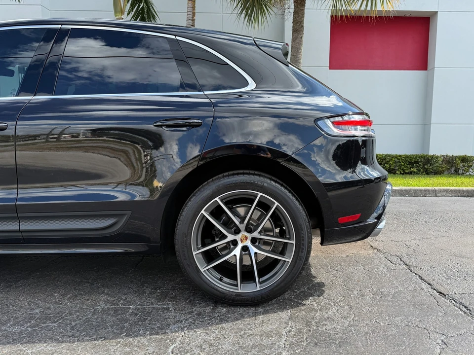 2024 Porsche Macan - Image 11 of 21