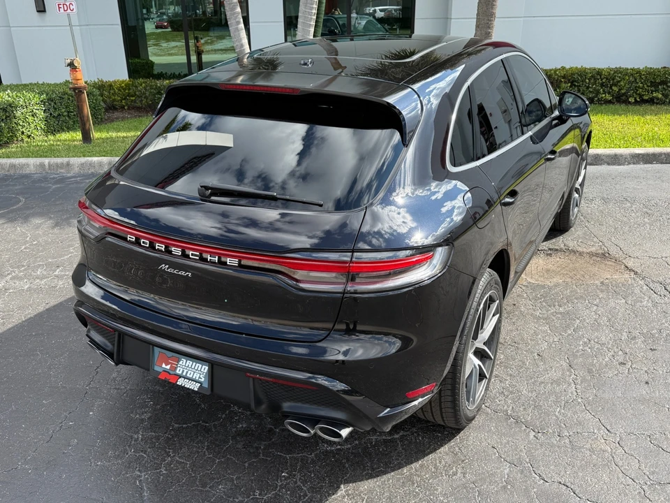 2024 Porsche Macan - Image 17 of 21