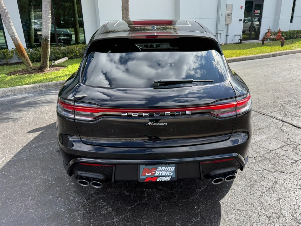 2024 Porsche Macan - Image 19 of 21